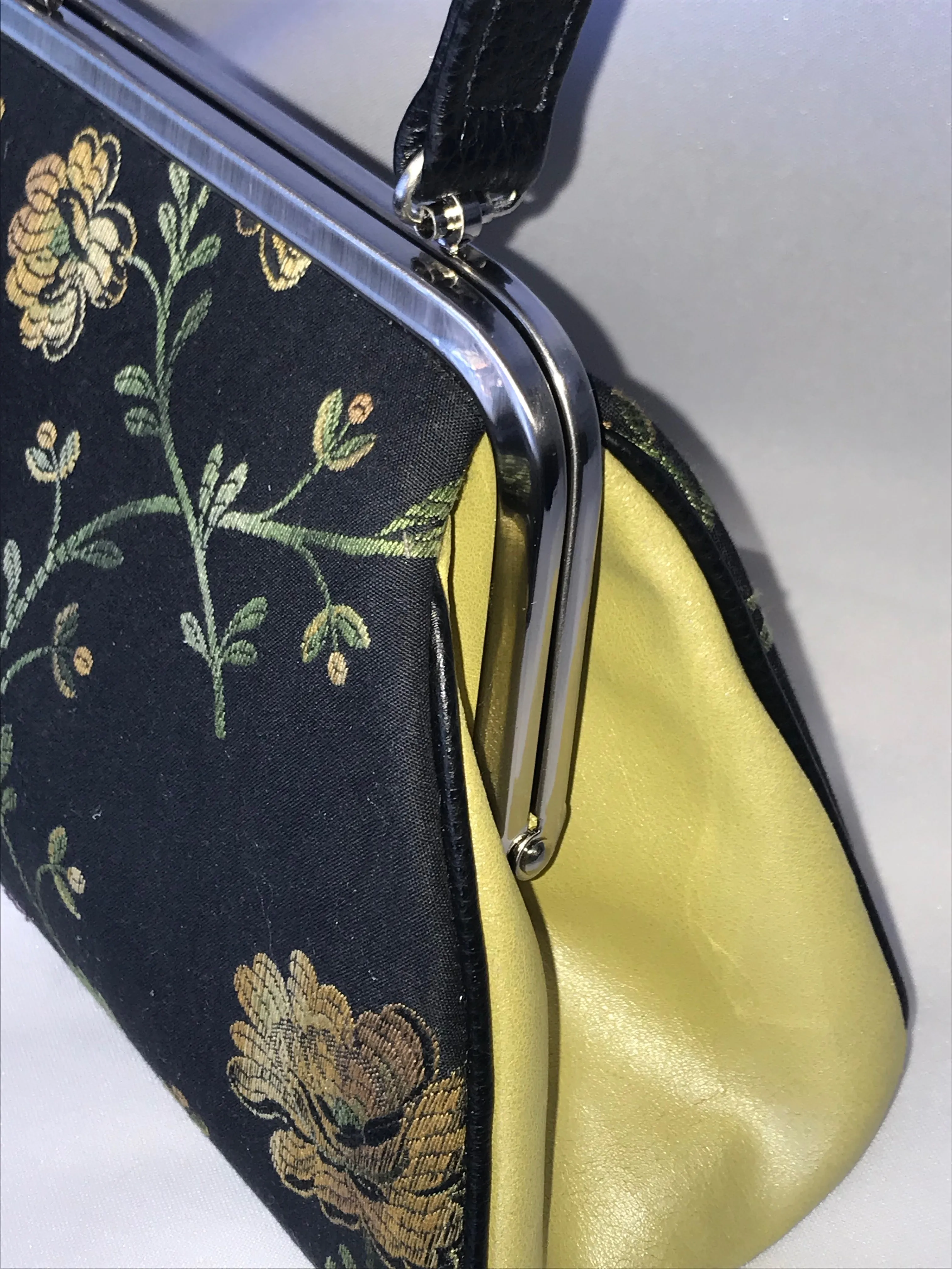 4090 Midnight Yellow Floral