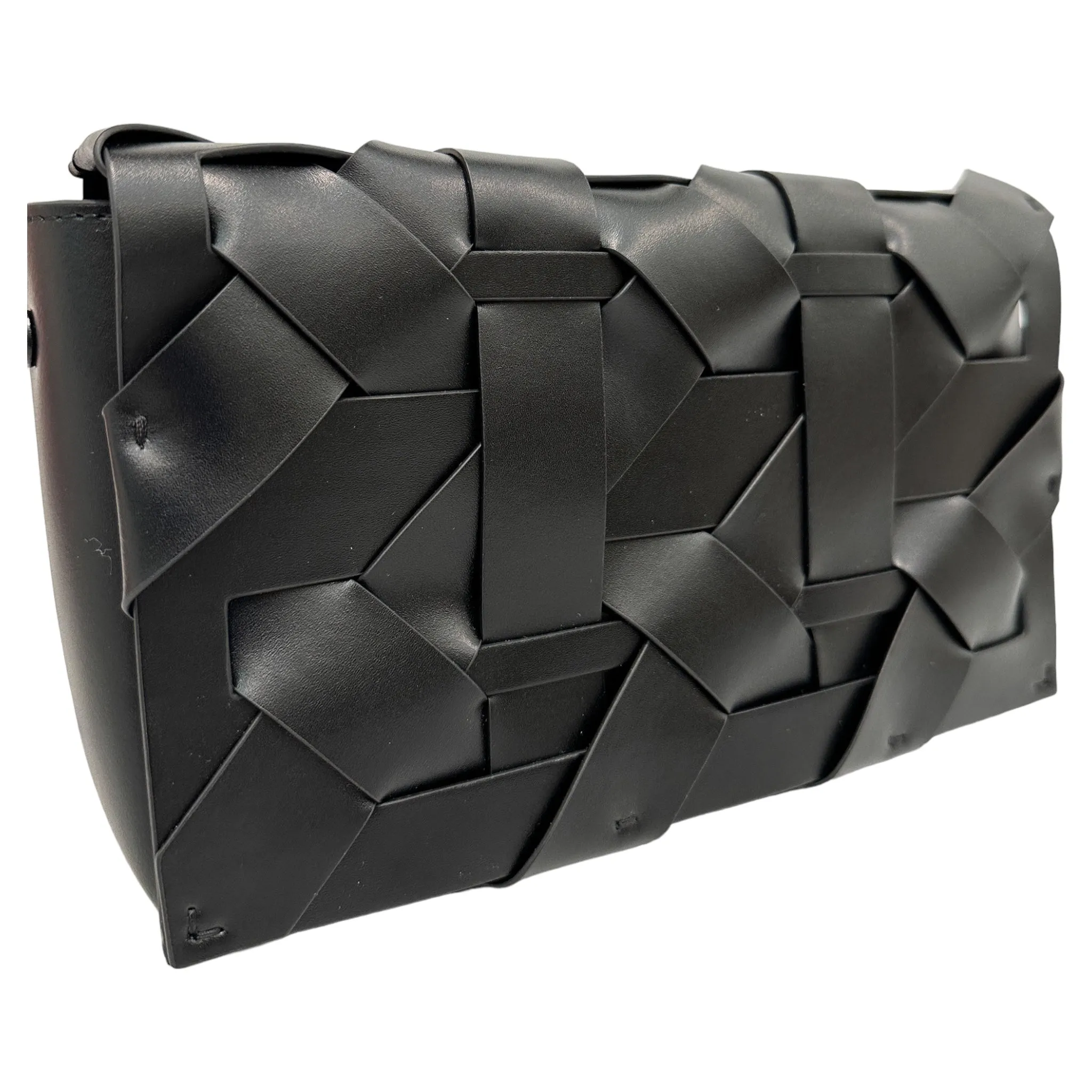 THE ZENOBIA WOVEN CLUTCH