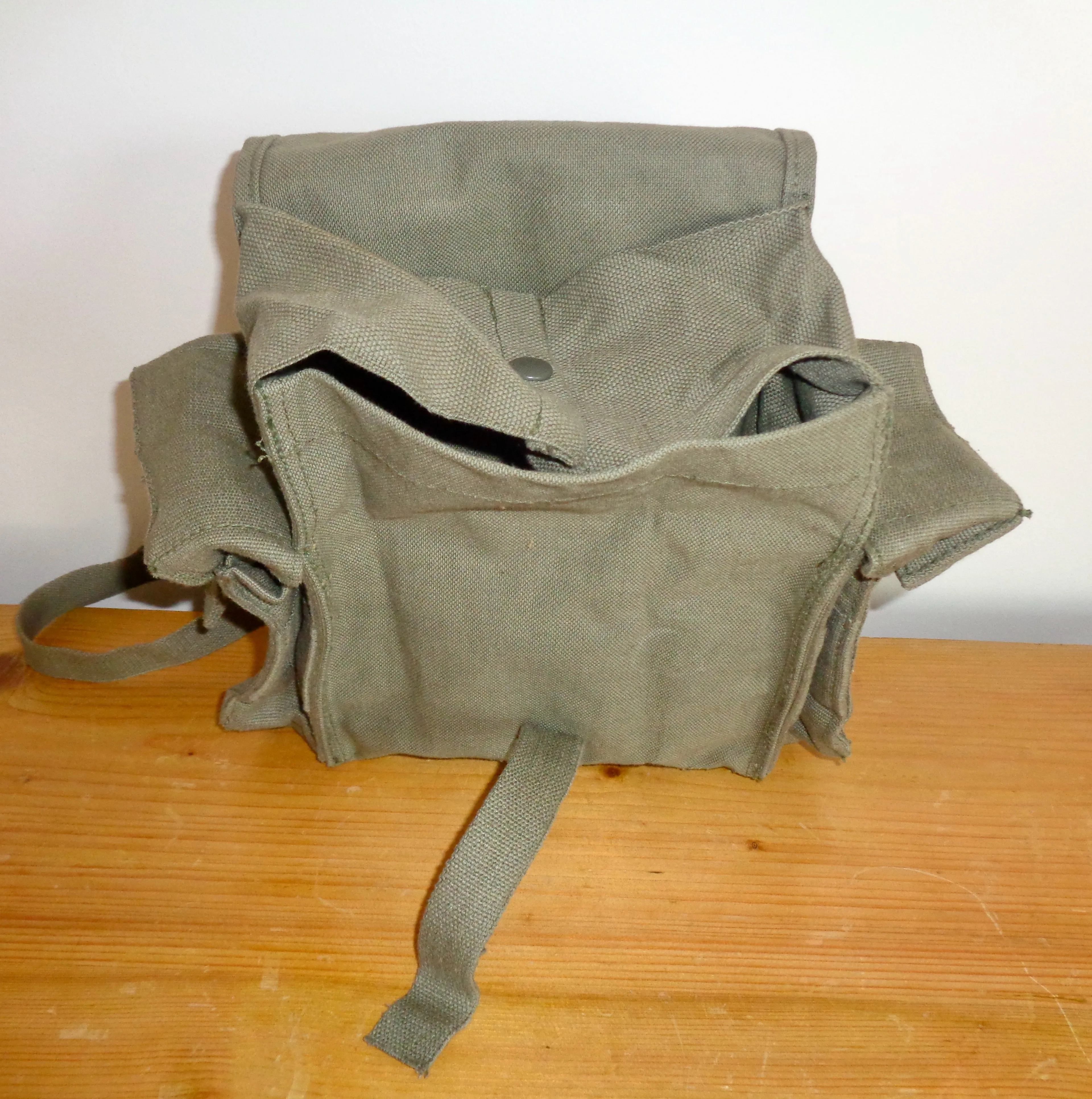 Vintage Military Canvas Shoulder Bag in Khaki Green With Side Pockets