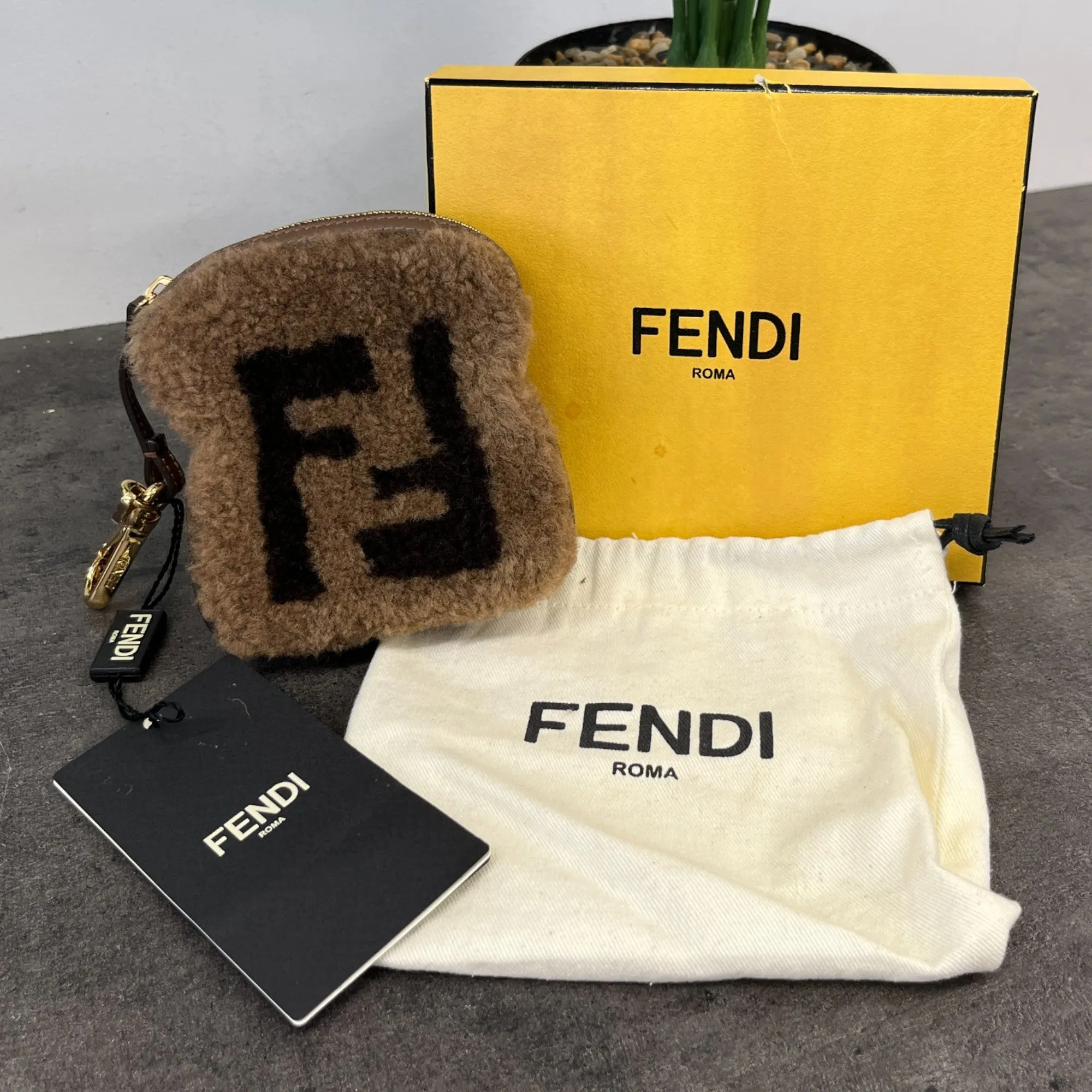 Women's Ff Shearling Charm Beige